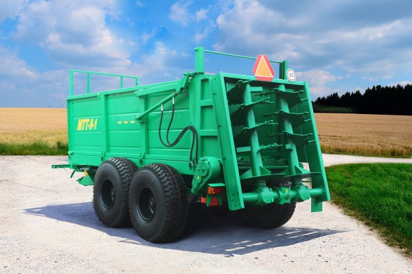 Машина для внесения твердых органических удобрений МТТ-9-1 Машина для внесения твердых органических удобрений МТТ-9-1