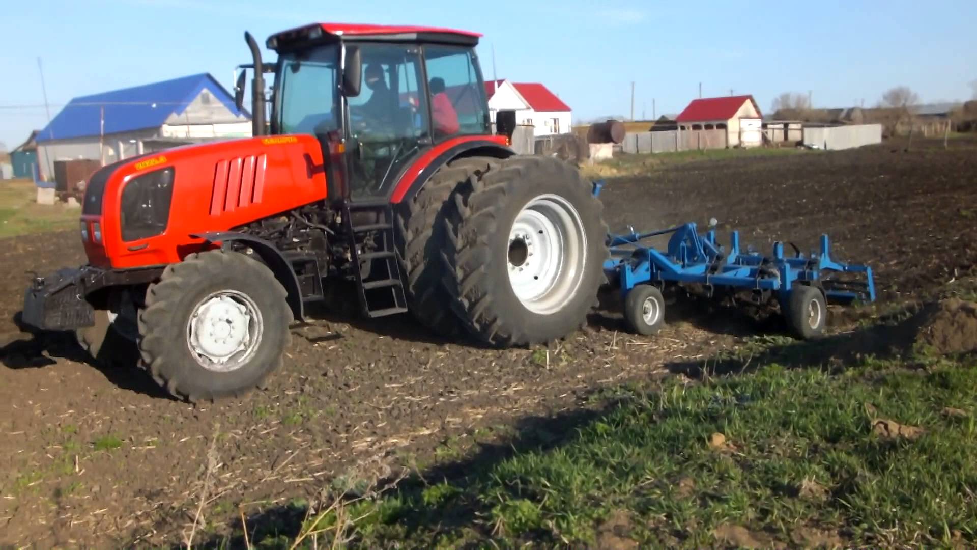 Трактор МТЗ-2022 в работе Трактор МТЗ-2022 в работе