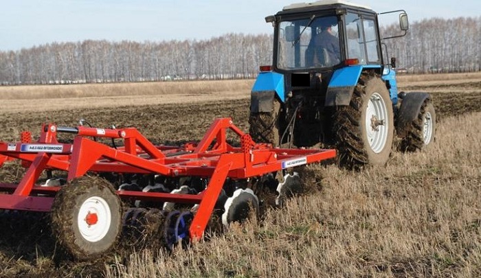 МТЗ 1221 в работе