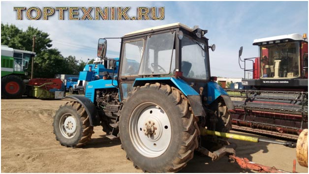 МТЗ-1221 вид сзади