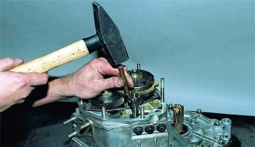 Как можно отличить трансмиссионное масло от моторного