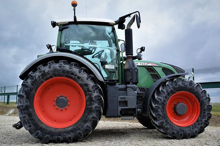 Трактор как спецтехника