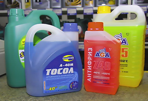 Канистры с тосолом и антифризом