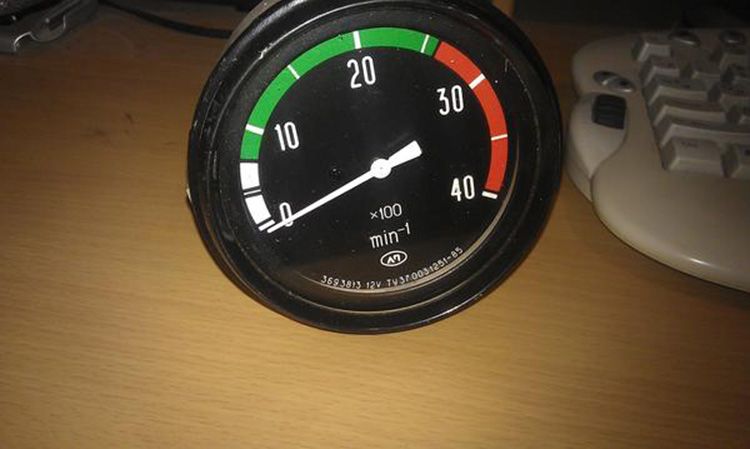 Тахометр для трактора