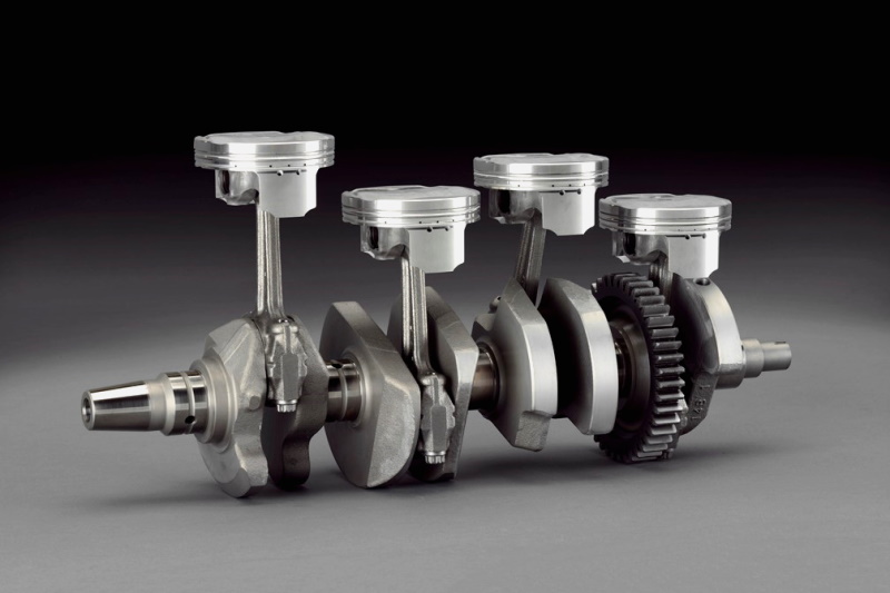 коленчатый вал двигателя