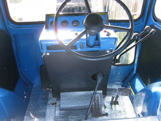 МТЗ-52 кабина