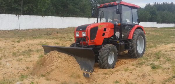 Трактор МТЗ-921 с отвалом