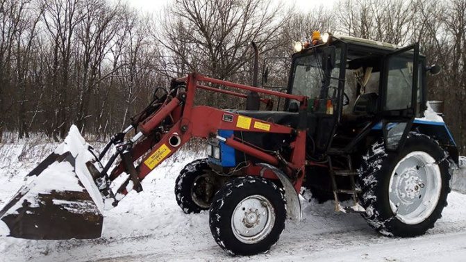 Трактор МТЗ зимой